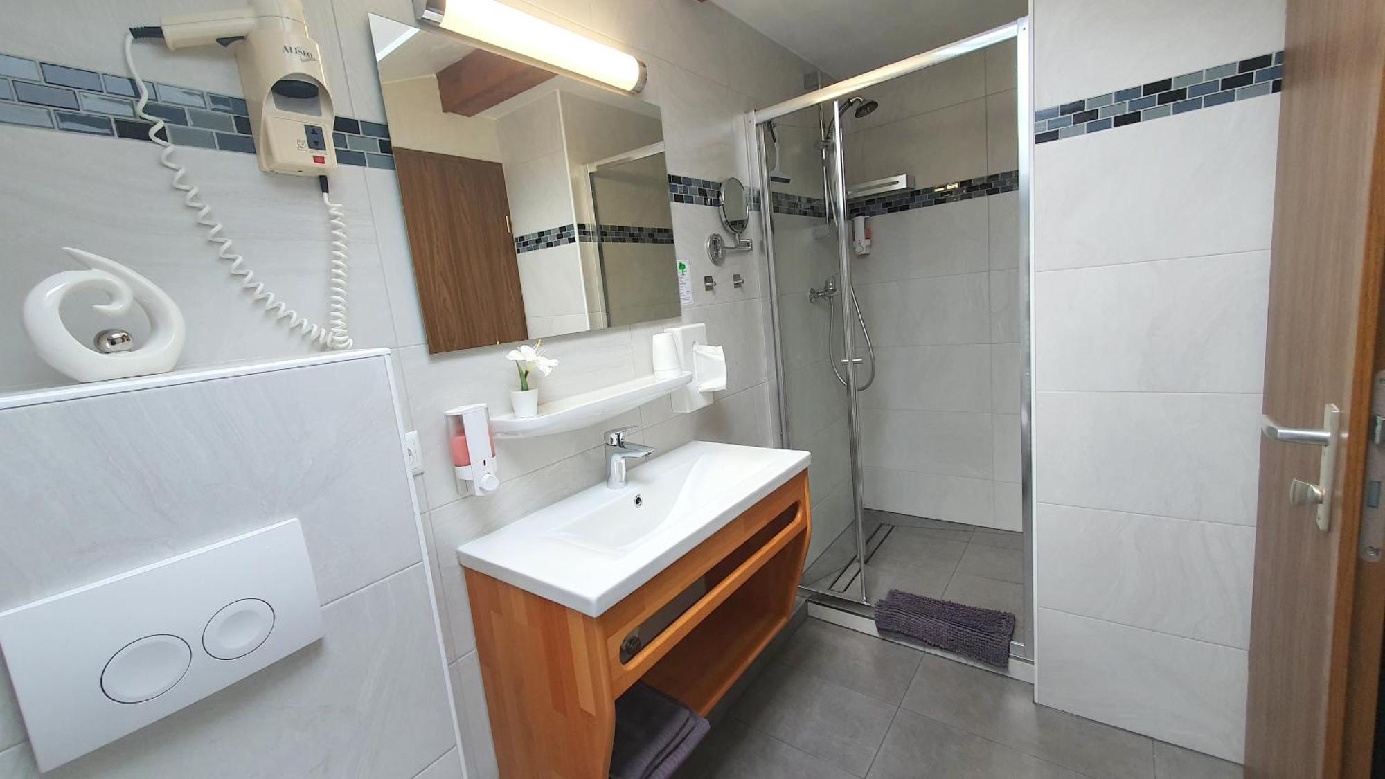 Hotel Garni Haus Alpine - Chiemgau Karte Inkl Ruhpolding Dış mekan fotoğraf