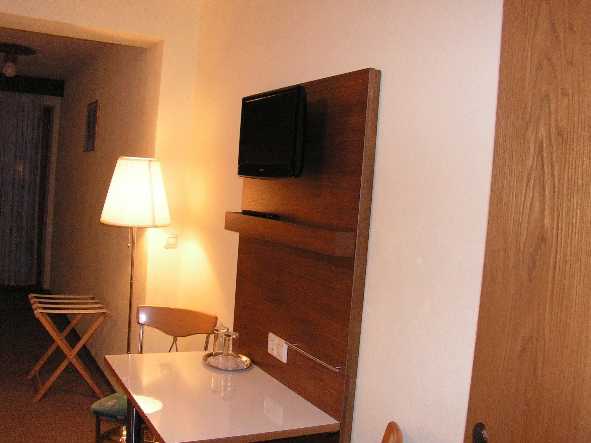 Hotel Garni Haus Alpine - Chiemgau Karte Inkl Ruhpolding Dış mekan fotoğraf